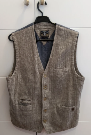 Chaleco de hombre marrón y gris