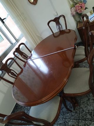 Comedor de madera con 6 sillas