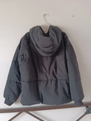 Abrigo de plumas negro capucha Pull&Bear talla L