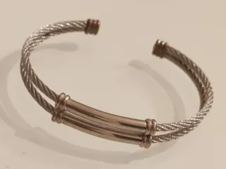 Bracciale rigido a cavo intrecciato