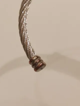 Bracciale rigido a cavo intrecciato