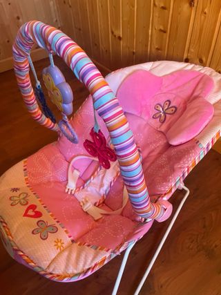 Mecedora para bebé rosa contiene música