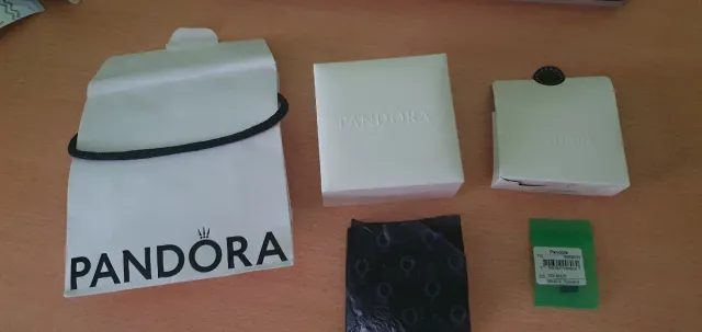 Caja y bolsas Pandora