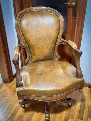 Poltrona in pelle con ruote