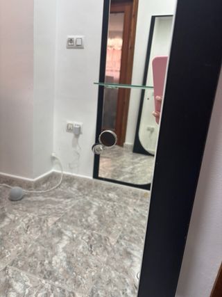 Tocador peluquería con espejo y balda