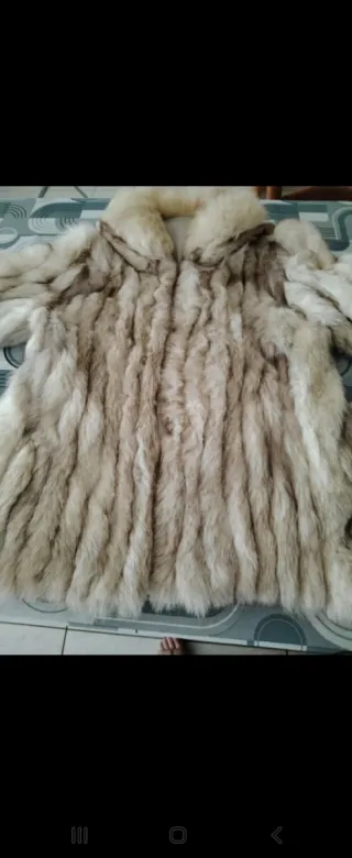 Abrigo de pelo de zorro.es talla 38.pequeñito