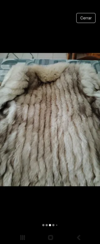 Abrigo de pelo de zorro.es talla 38.pequeñito