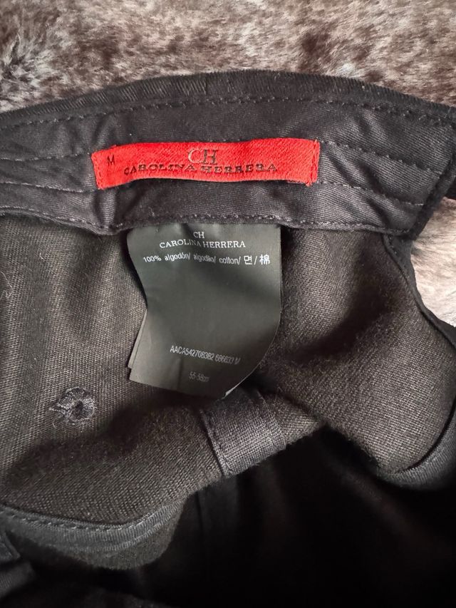 Gorra Carolina Herrera CH Negra Roja