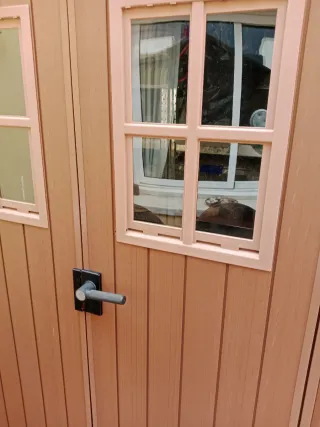 Caseta de jardín de resina marrón