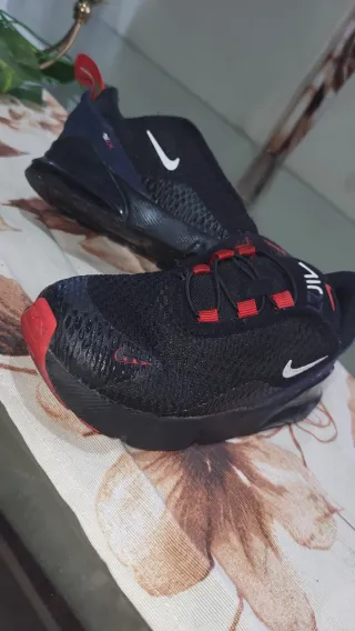 Zapatos Nike Air 270 niño negro/rojo