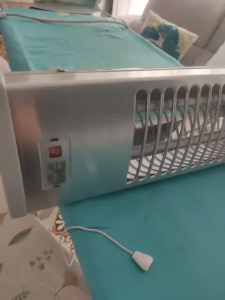 Estufa eléctrica plateada