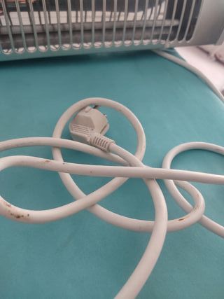 Estufa eléctrica plateada