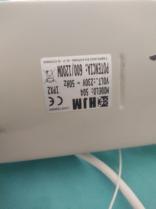 Estufa eléctrica plateada