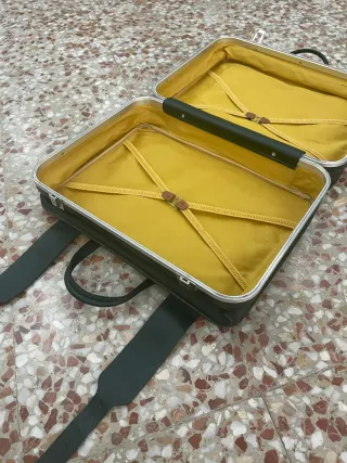 Maleta vintage verde piel