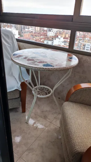 Mesa auxiliar mármol y hierro años 70.