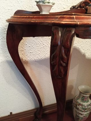 Mesita recibidor de madera y porcelana