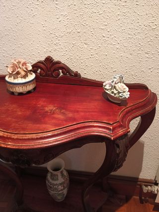 Mesita recibidor de madera y porcelana