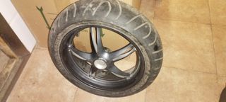 Tubo, rueda y  basculante monobrazo Triumph