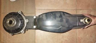 Tubo, rueda y  basculante monobrazo Triumph