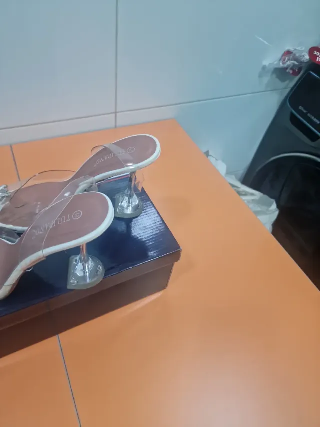 Zapatos de vestir transparentes DA POCA TALLA