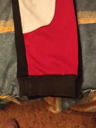 Pantalón chándal SikSilk negro y rojo