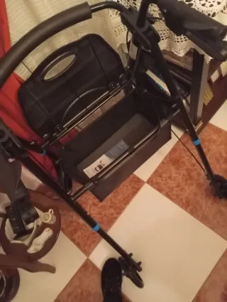 Andador con asiento y ruedaspor estrenar