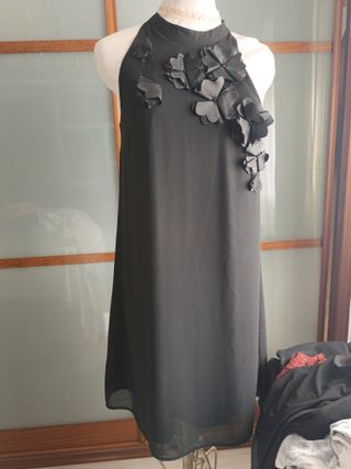 Vestido negro con flores