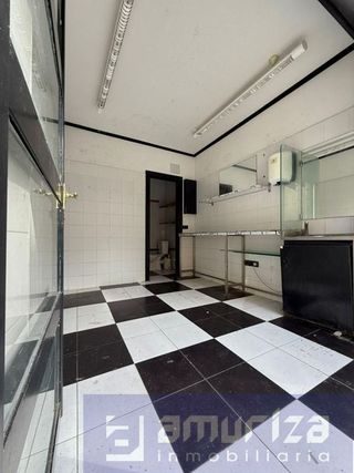 Local comercial en venta en San Pedro de Deusto-La Ribera en Bilbao