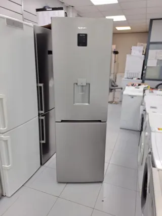 Nevera Daewoo dispensador de agua 186,cm Nofrost