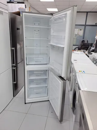 Nevera Daewoo dispensador de agua 186,cm Nofrost