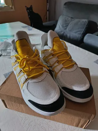 Zapatillas deportivas nuevas