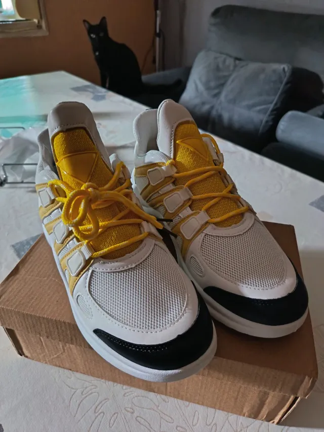 Zapatillas deportivas nuevas