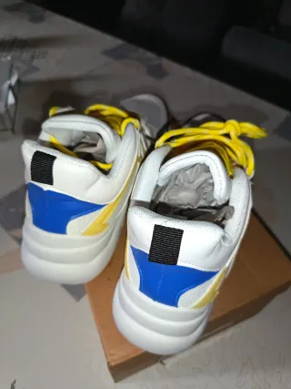 Zapatillas deportivas nuevas