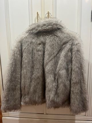 Abrigo de pelo gris