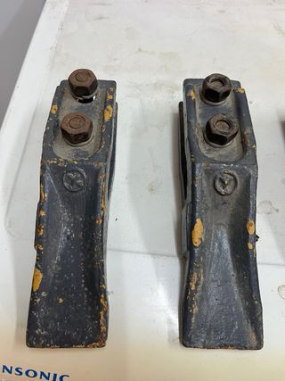 4 Puntas de Excavadora con Pernos