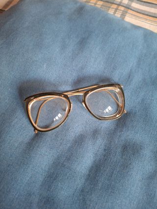 Gafas vintage doradas y negras