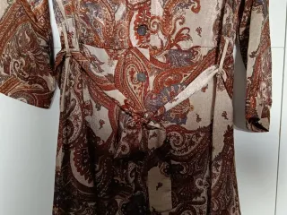 Vestido Mango estampado paisley