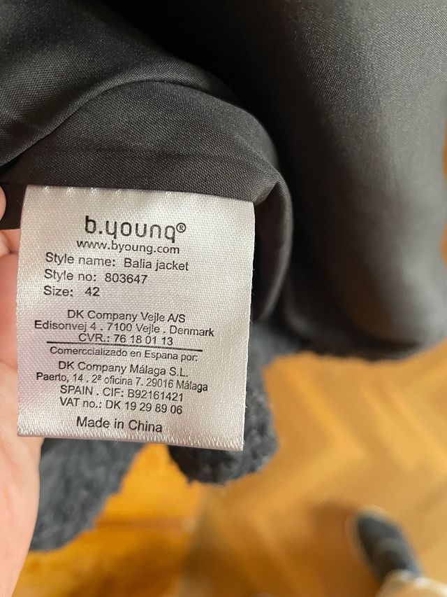 Abrigo B.Young Mujer Gris