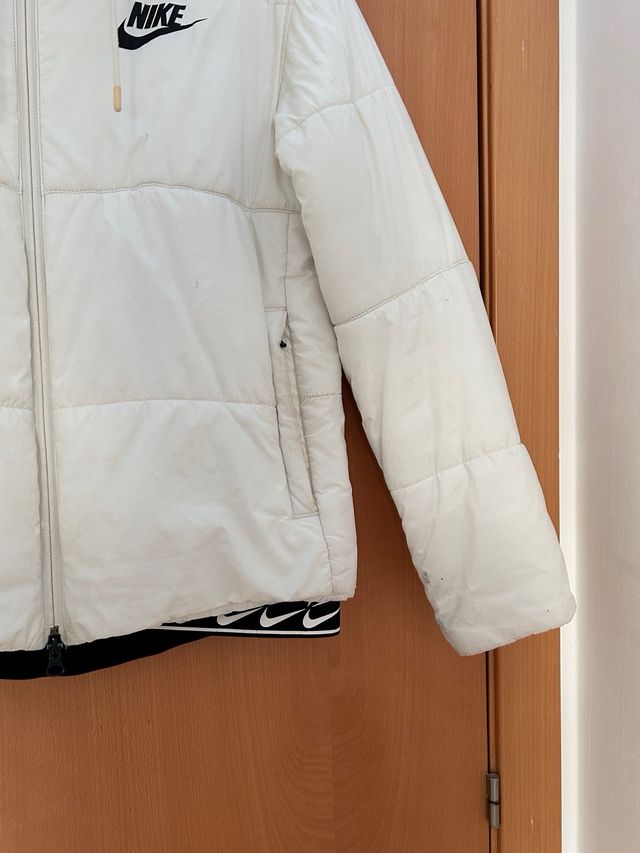 Abrigo Nike acolchado blanco