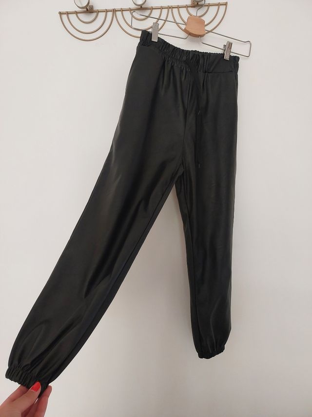 Pantaloni effetto pelle