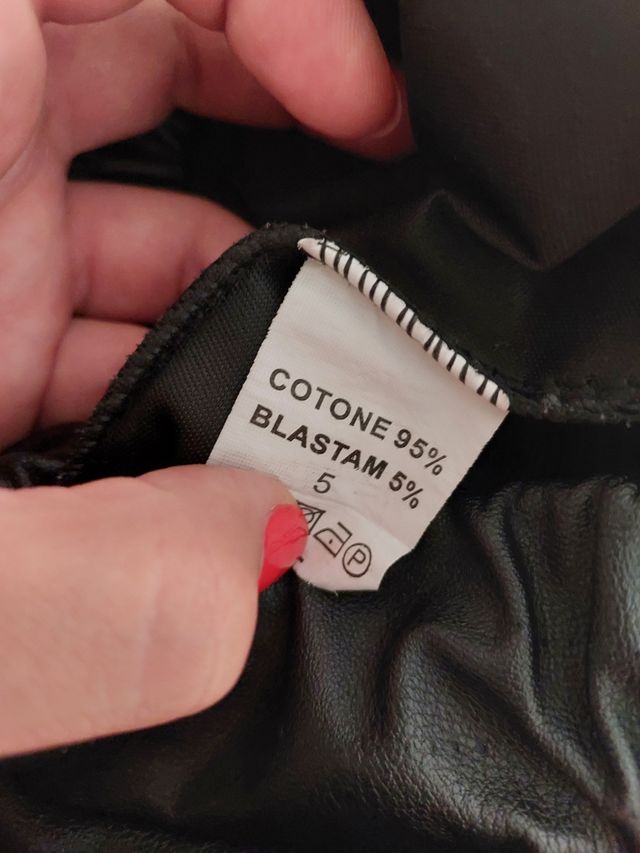 Pantaloni effetto pelle