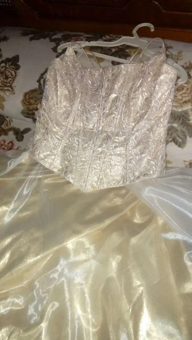Vestido de Novia/Evento Dorado y Blanco