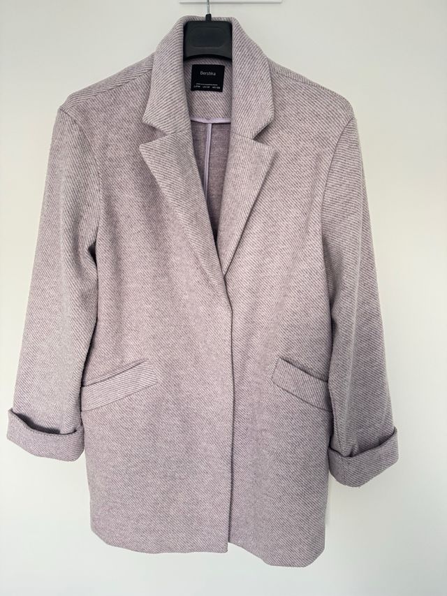 Abrigo Bershka violeta talla M