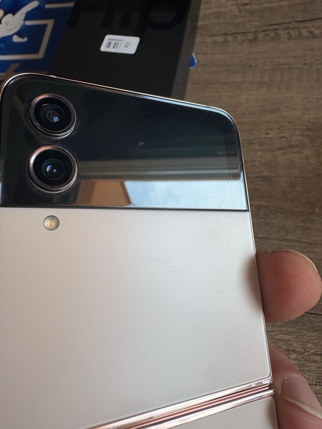 Galaxy Z Flip4 ricondizionato da Samsung