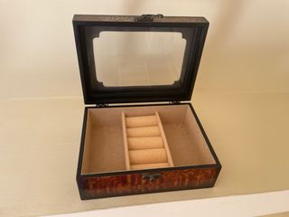 Caja joyero con tapa de cristal