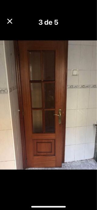 Puerta de madera maciza