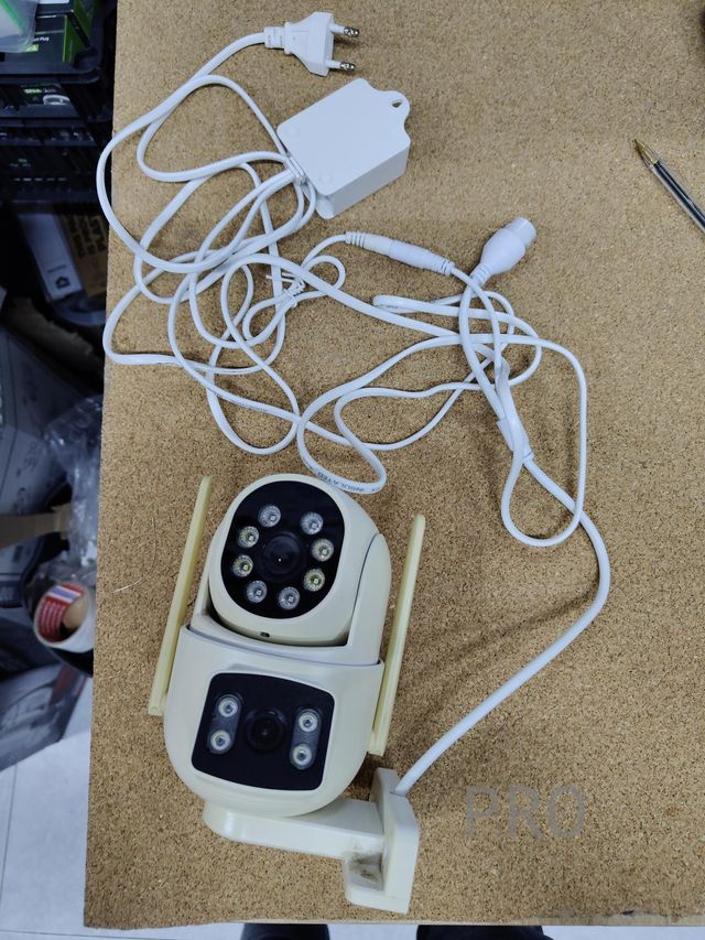 Telecamera di sicurezza a doppio obiettivo