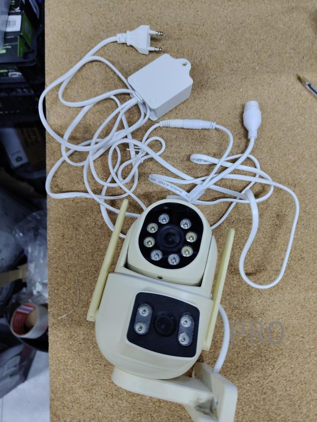 Telecamera di sicurezza a doppio obiettivo