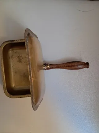 Antico raccoglibriciole metallo e legno