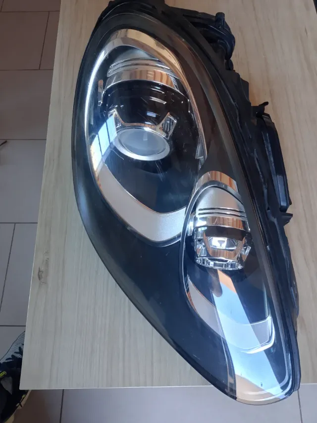 Faro Porsche Cayenne 92A